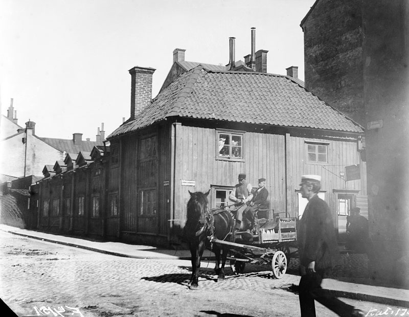 Östgötagatan 37 Åsögatan 128 österut.