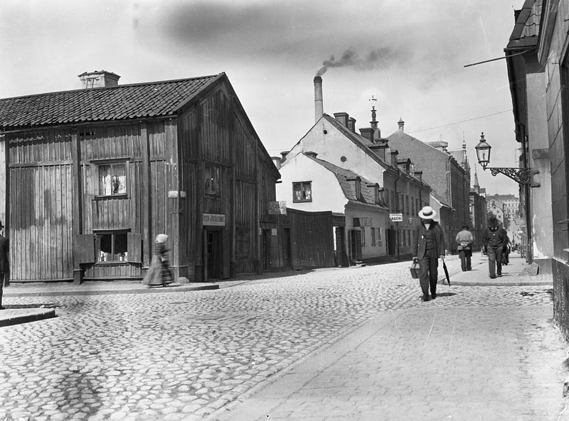 Östgötagatan 36-32 norrut från Bondegatan.